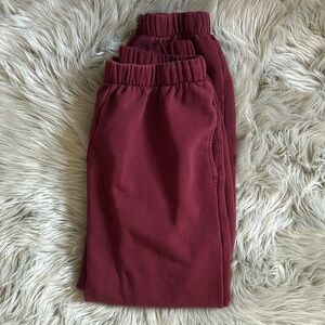 Brandy Melville rosa sweatpants in great condition
